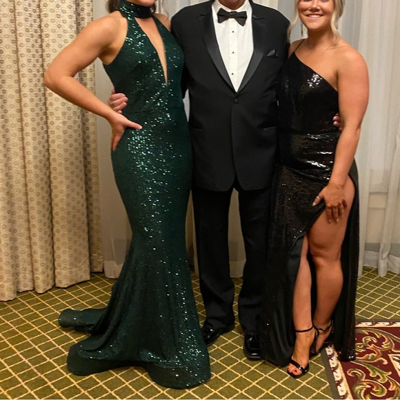 Green gown - Picture 4 of 4